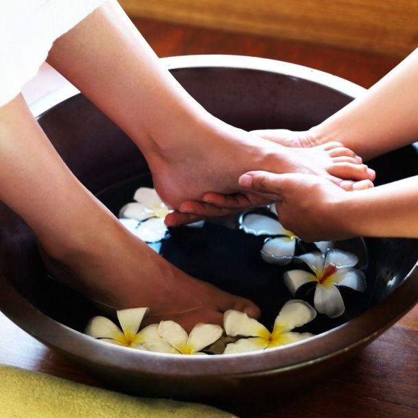 massage relaxbehandeling Pedicure praktijk Assen erkende voetverzorging specialist voetenbad